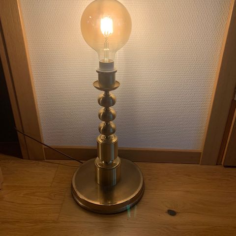 Høy og tung lampe i messing - Retro