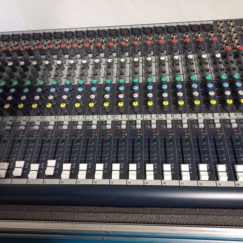 Soundcraft MPM 26 input mixepult