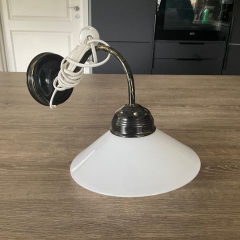 Skomaker vegglampe type 246 RD i hel og pen stand