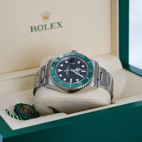 ROLEX, Submariner "Starbucks" 126610LV