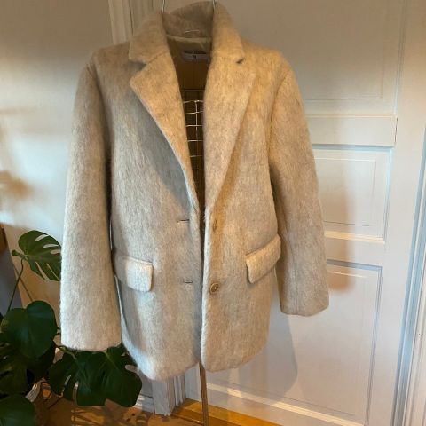 Ny Cooper Fuzzy Wool coat fra Arnie Says str L selges