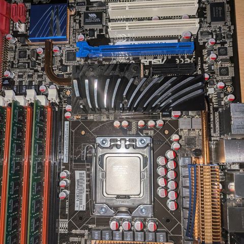 Asus hovedkort + ddr3 ram + Intel Core I7 prosessor