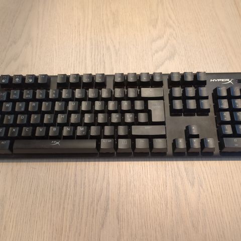 HyperX tastatur selges.