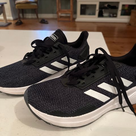 Adidas joggesko