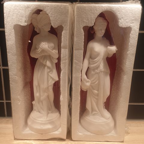 2stk nye Greske figurer selges samlet kr 600,-