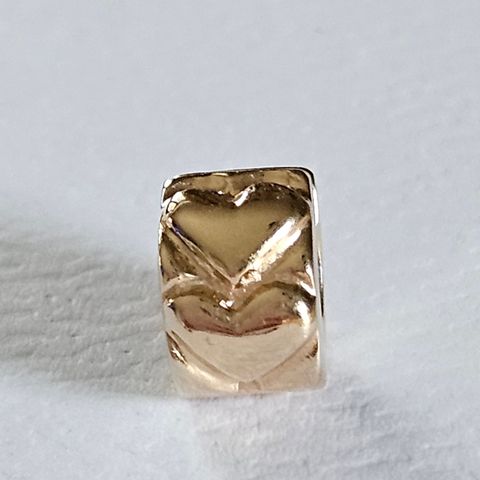 Pandora 14k gull charm