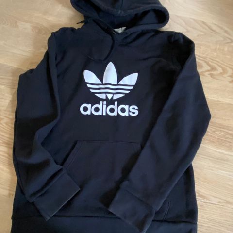 Adidas hettegenser