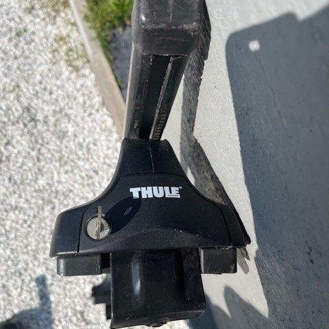 Takstativ Thule 120 cm med fotsett 754