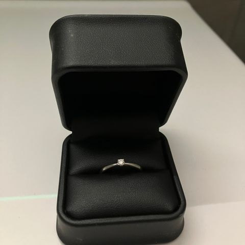 Diamantring. Forlovelsesring. 0,10 carat