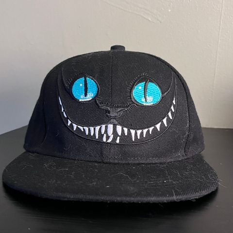 ALICE IN WONDERLAND SNAPBACK (caps)