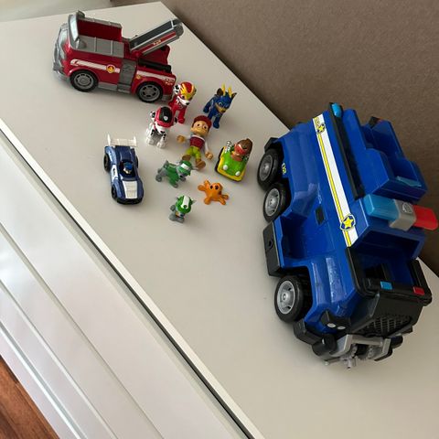 Paw patrol stor bil med lyd og lys, pluss noen figurer