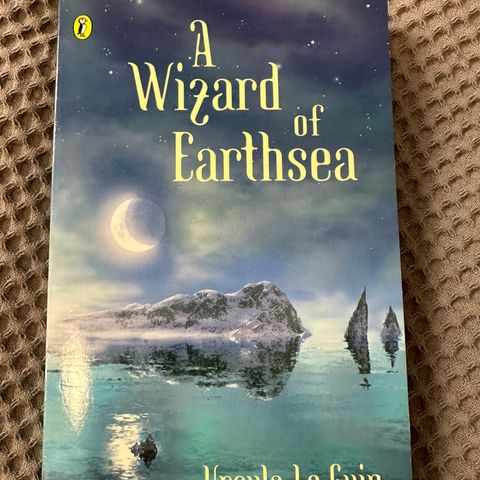 A Wizard of Earthsea av Ursula Le Guin (engelsk)