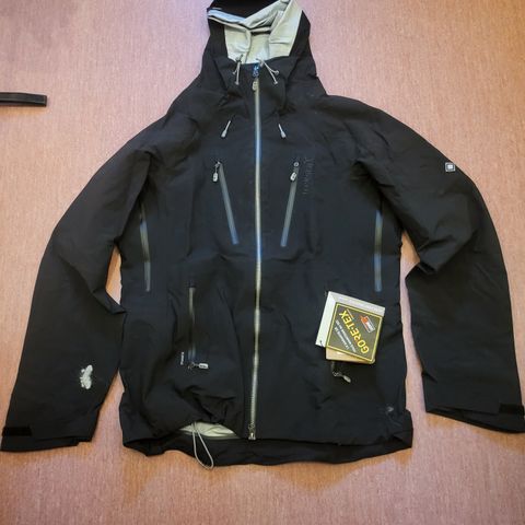 GORE-TEX yttertøy størrelse L reservert atm!