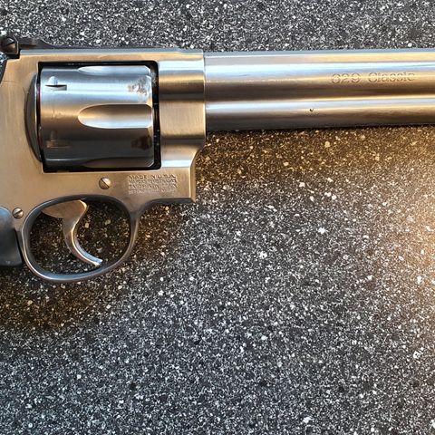 S&W 44mag. 629 classic