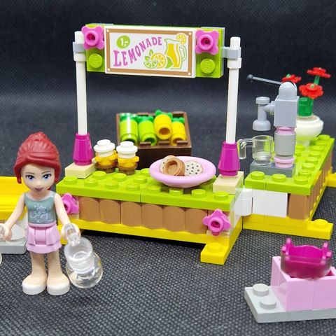 Lego Friends 41027: Mia's Lemonade Stand