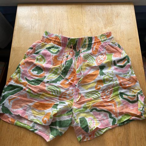 fargerike shorts