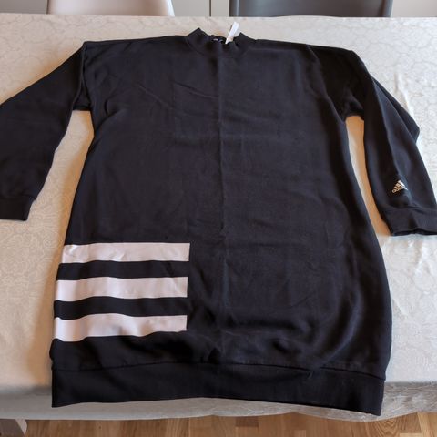 Adidas kjole i str XL