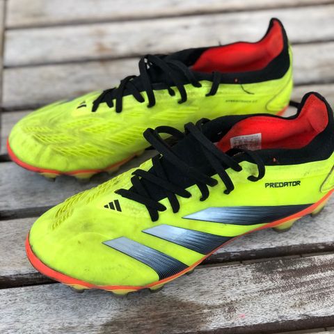 Nesten nye Adidas Predatorer Pro MG fotballsko selges