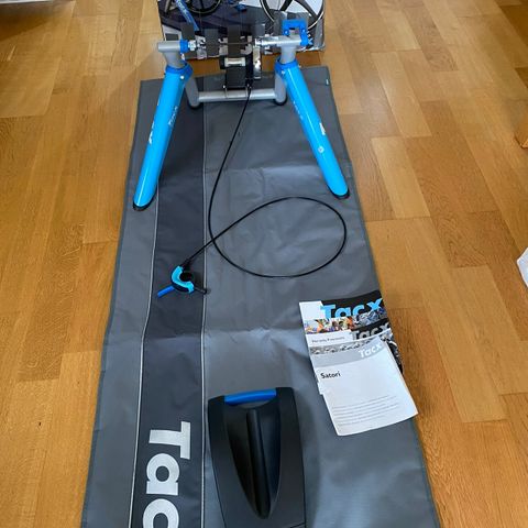 Tacx Satori Pro Sykkelrulle med matte