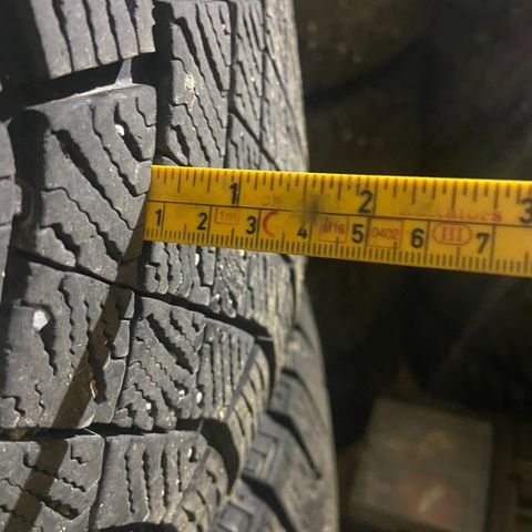 Tesla 3 piggfrie vinterhjul Pirelli Zero Ice 245/40 19 med dekksensor