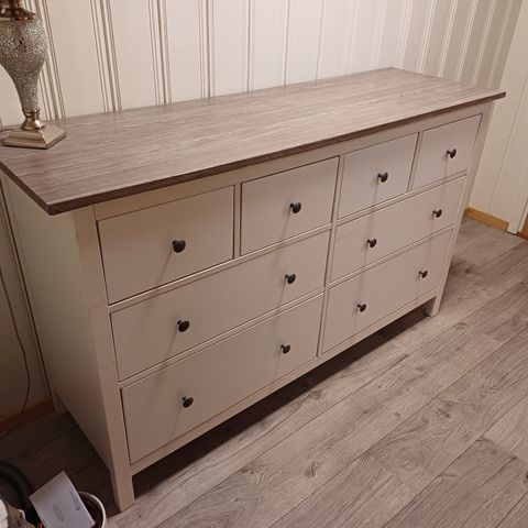 HEMNES
Kommode med 8 skuffer