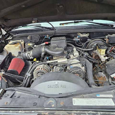 97 Chevrolet 5,7 L Vortec V8 motor. Nyoverhalt  med trimhjerne.