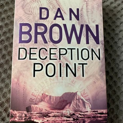 Deception Point av Dan Brown (engelsk)