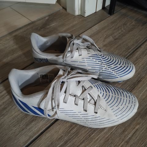 Adidas fotballsko str 35