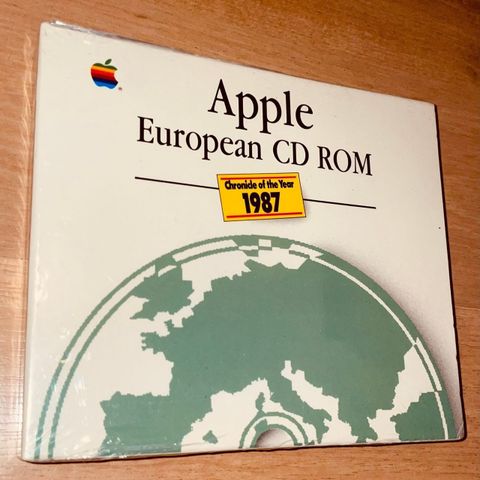 Apple Macintosh Vintage CHRONICLE OF THE YEAR 1987 APPLE EUROPEAN CD ROM