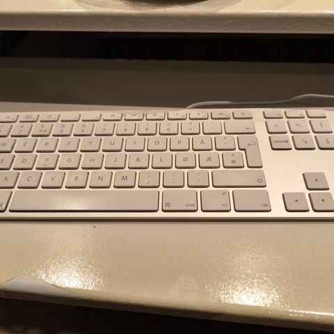 Kablet Apple tastatur med tall selges