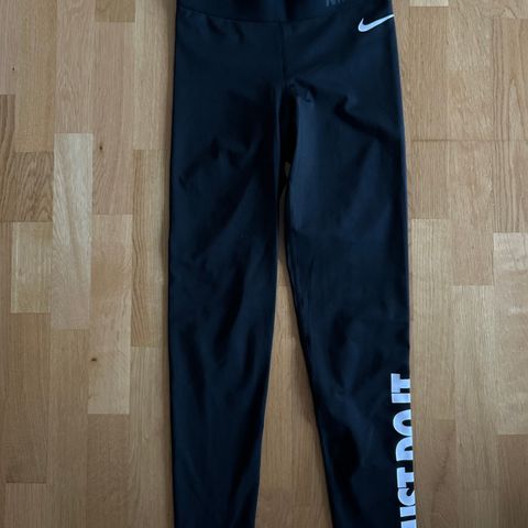 Pent brukt sort Nike Just do it tights selges