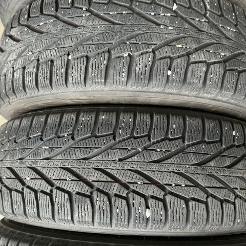 4 Delk 225/65-17 Nokian Hakkapilta r2