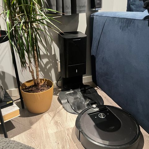 iRobot i7+ Med Ekstern Støvbeholder (Helt NYE børster, filter & pose)