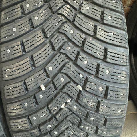 Continental ice contact 3 pigg 245/45-20 gi bud