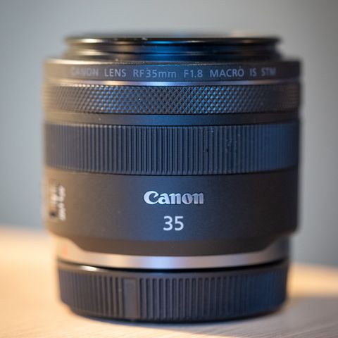 Canon RF 35mm f1.8 Macro IS STM