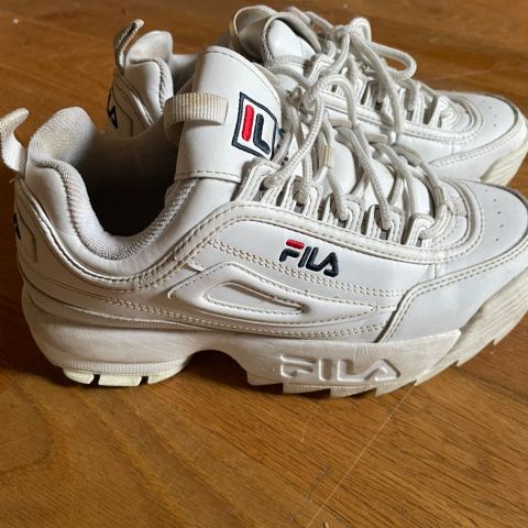 FILA sko str 38 (litt liten i str)