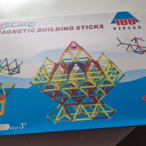 Magnetic building sticks