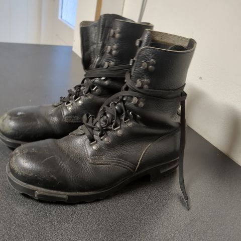 Helt toppers 44 str militærboots.