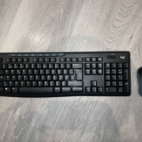 Logitech tastatur og mus