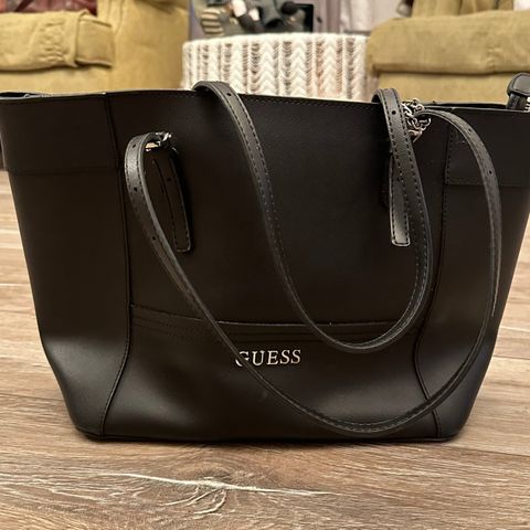 Guess tote bag - som ny. Brukt 2 ganger!