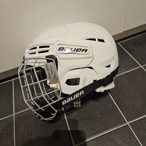 Bauer hockey/bandy hjelm