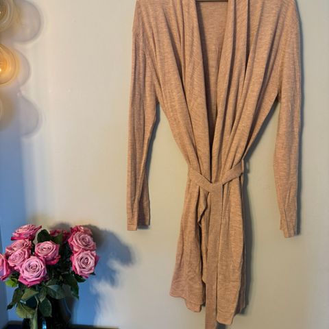 Dus rosa cardigan fra change lingerie