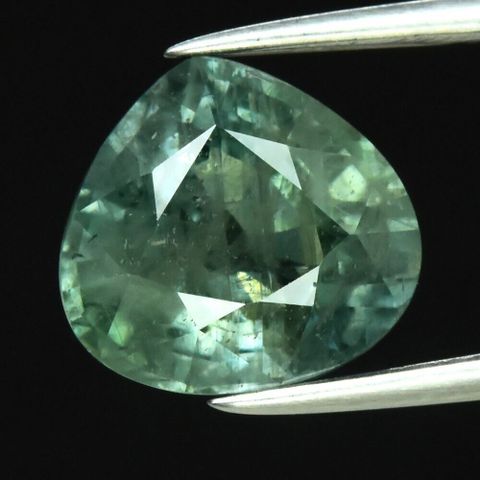 3.85 ct 9x9.5mm Pære Blå-Grønn Safir. Madagaskar