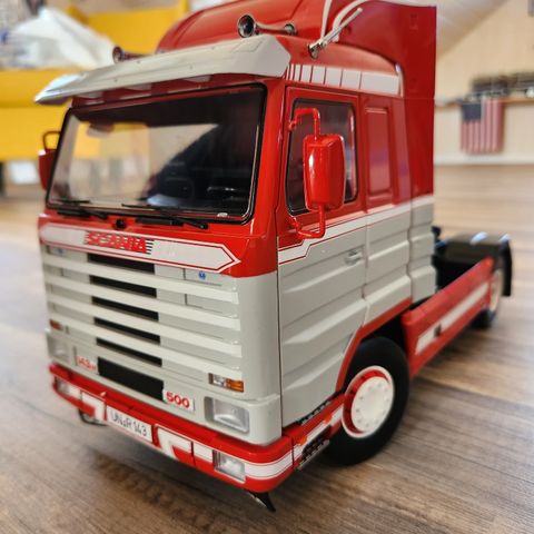 Scania 143 Skala 1:18 modellbil