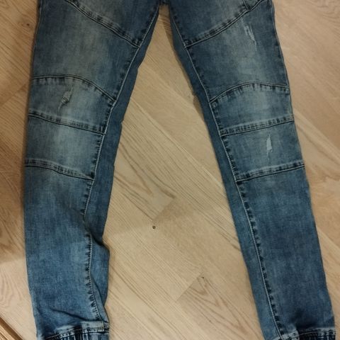 Tøffe jeans/ olebukse selges!