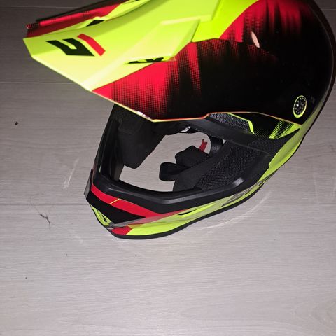 Shot race gear hjelm