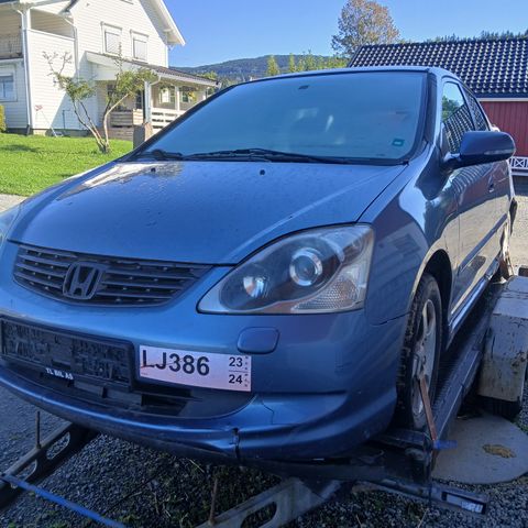 Honda Civic 2004 selges i deler