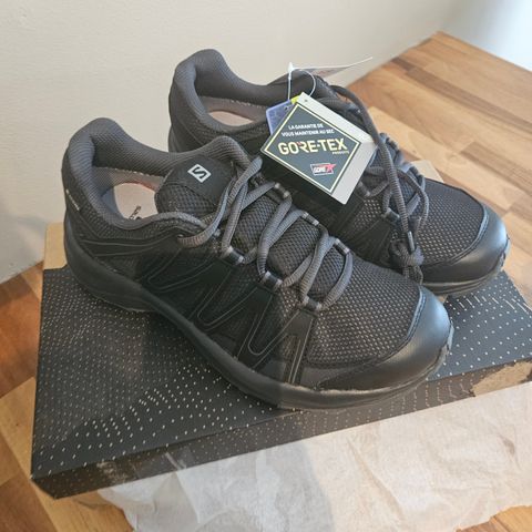 Nye Salomon goretex sko str 38