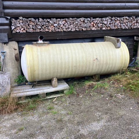 Vanntank/cisterne 1200 ltr med vugger