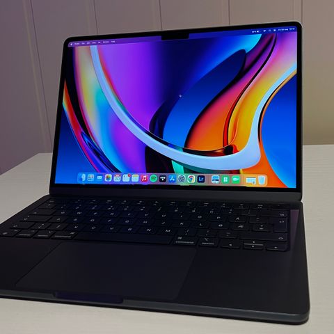 MacBook Air M2 13 (2022) 512GB (midnatt)